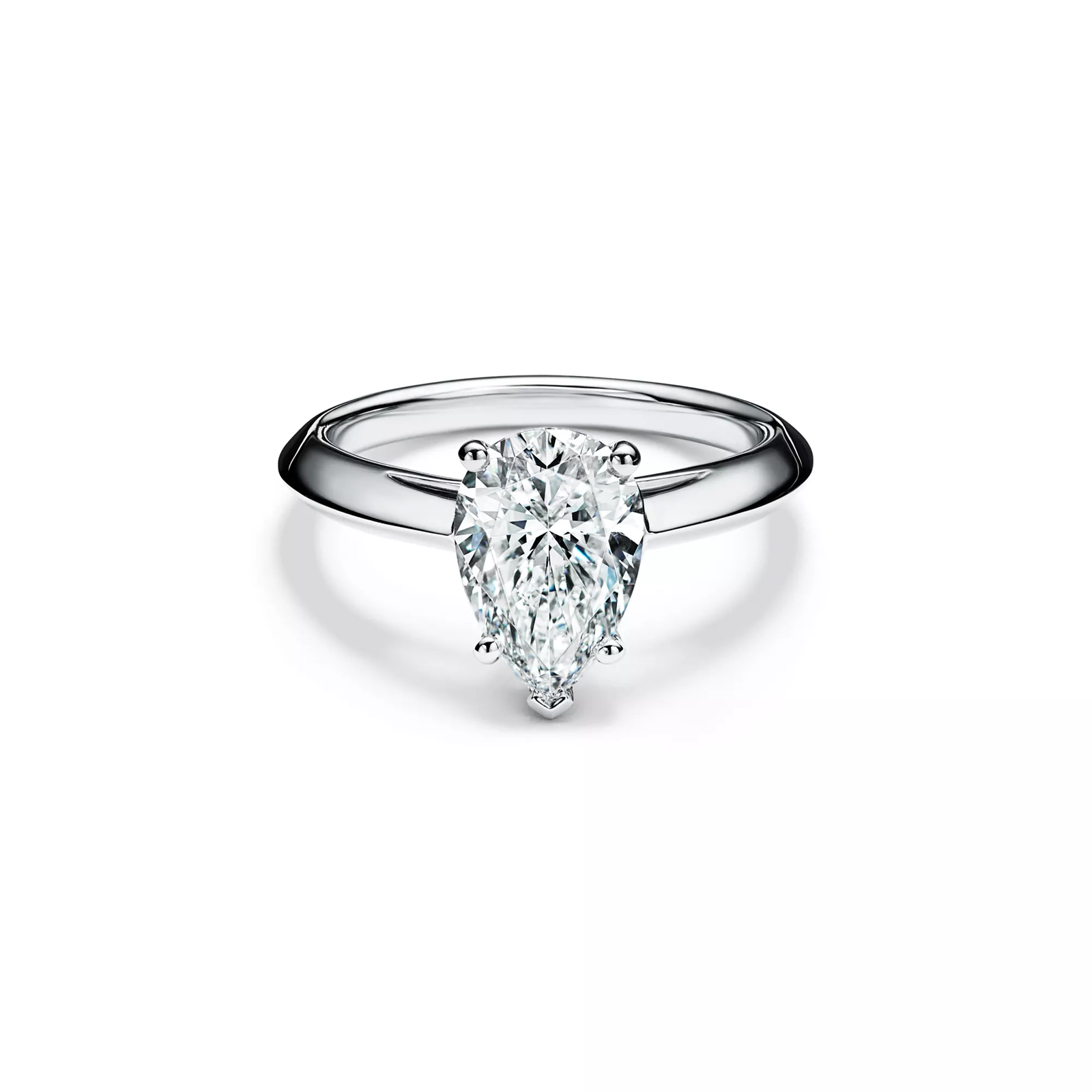 Pear-shaped Diamond Engagement Ring in Platinum