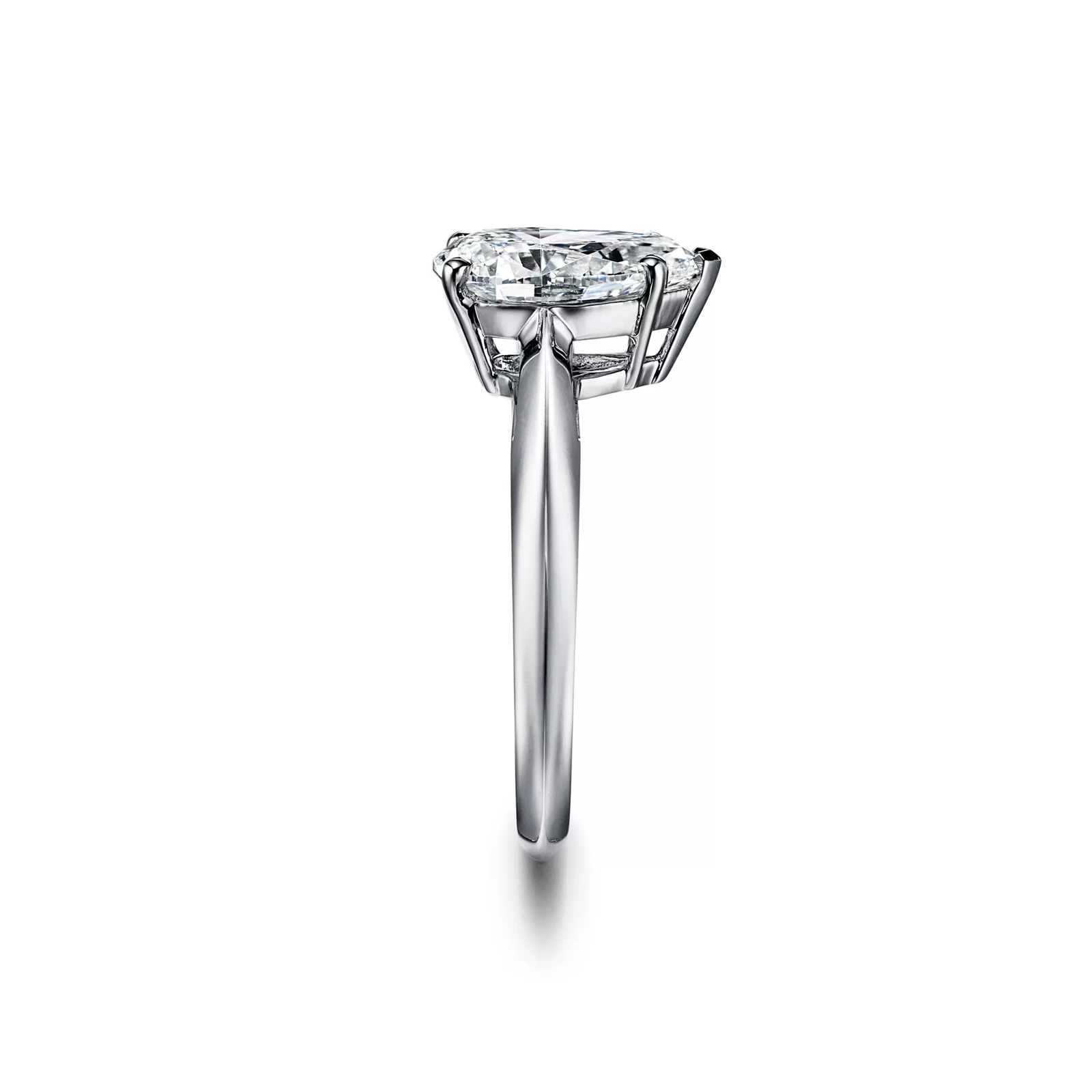 Pear-shaped Diamond Engagement Ring in Platinum
