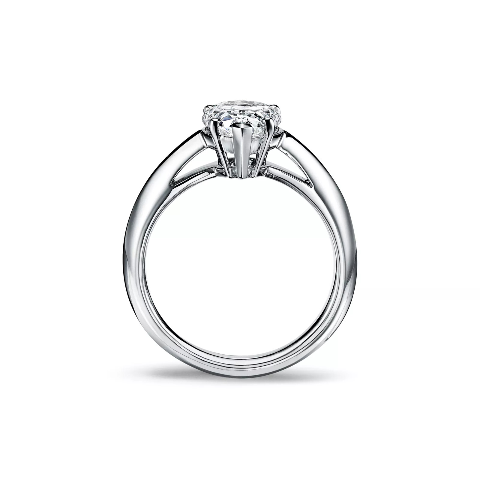 Pear-shaped Diamond Engagement Ring in Platinum
