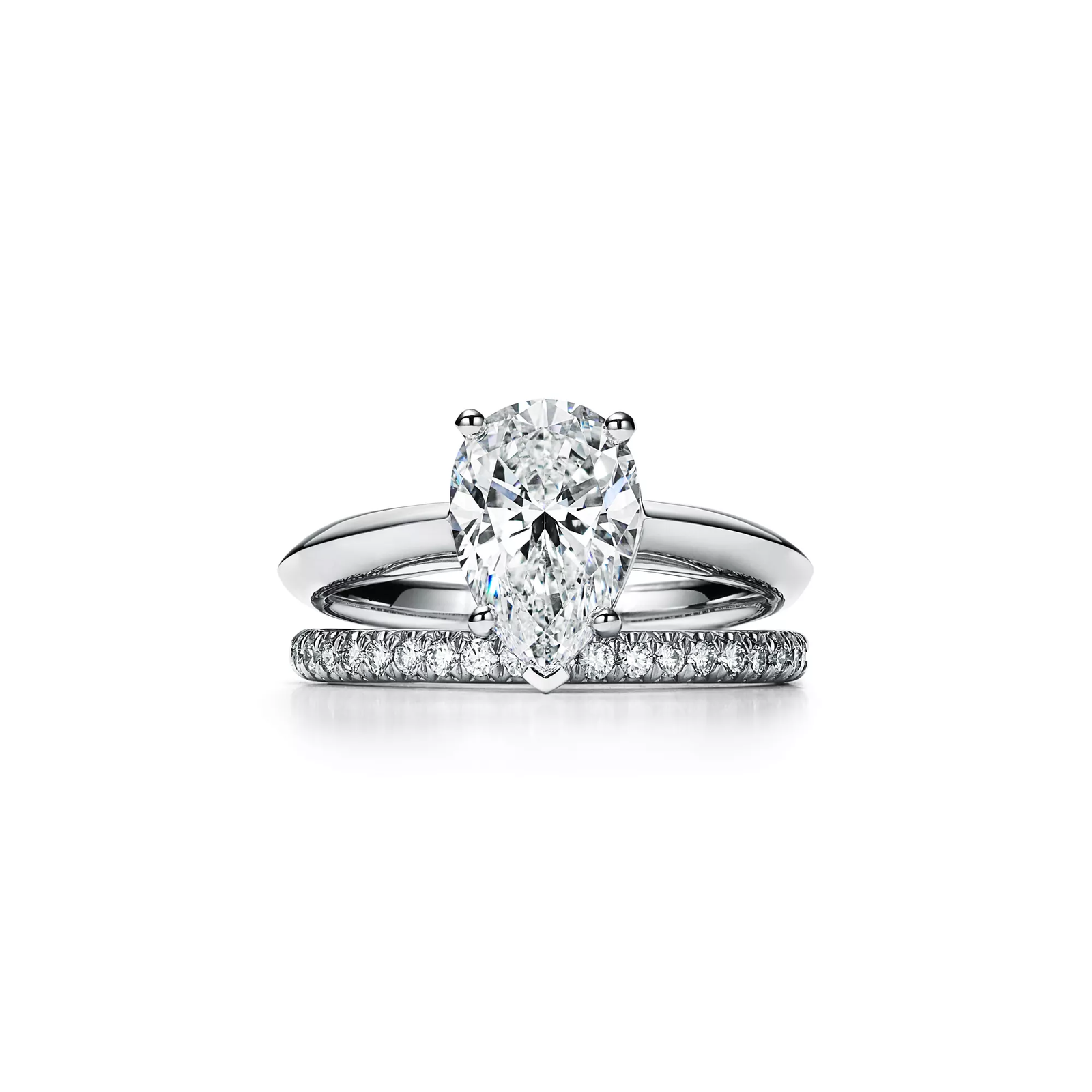 Pear-shaped Diamond Engagement Ring in Platinum