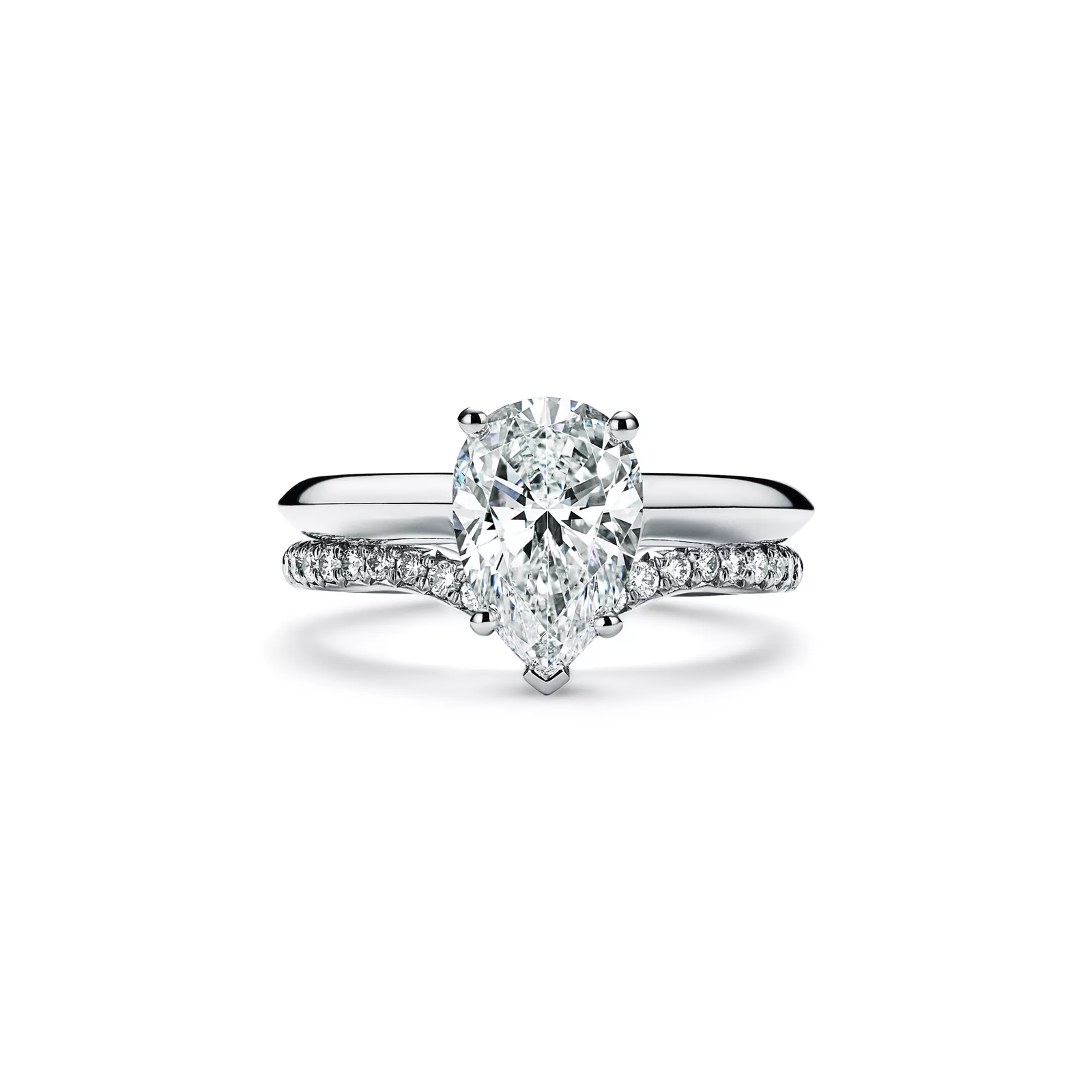 Pear-shaped Diamond Engagement Ring in Platinum