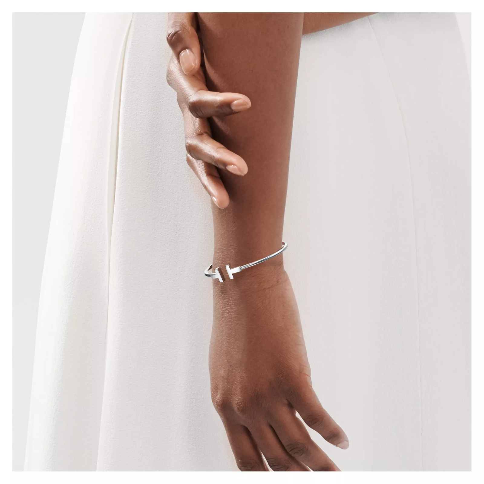 Wire Bracelet in White Gold