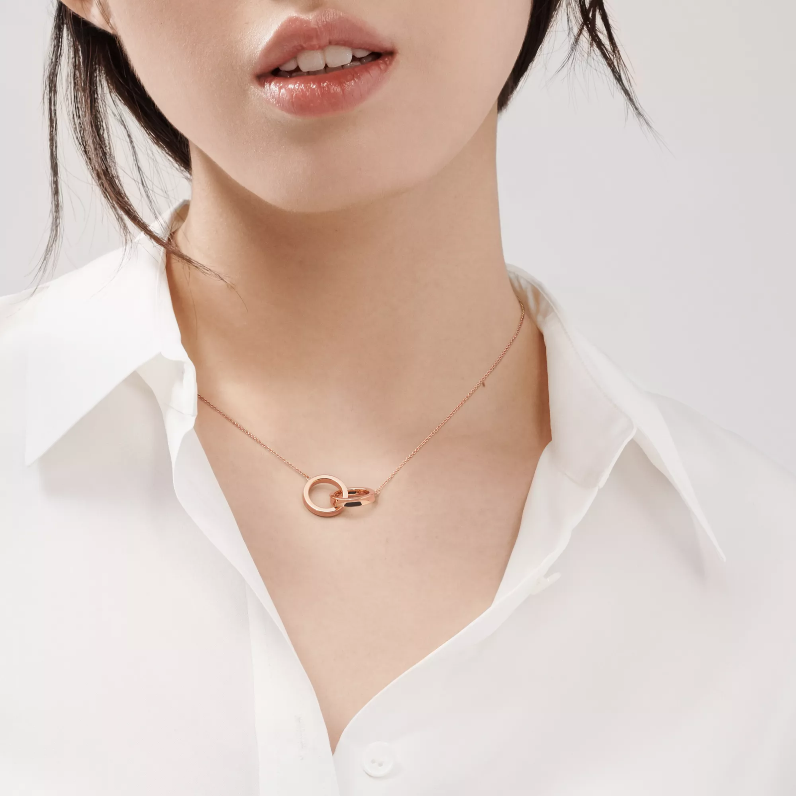 Interlocking Circles Pendant in Rose Gold, Small