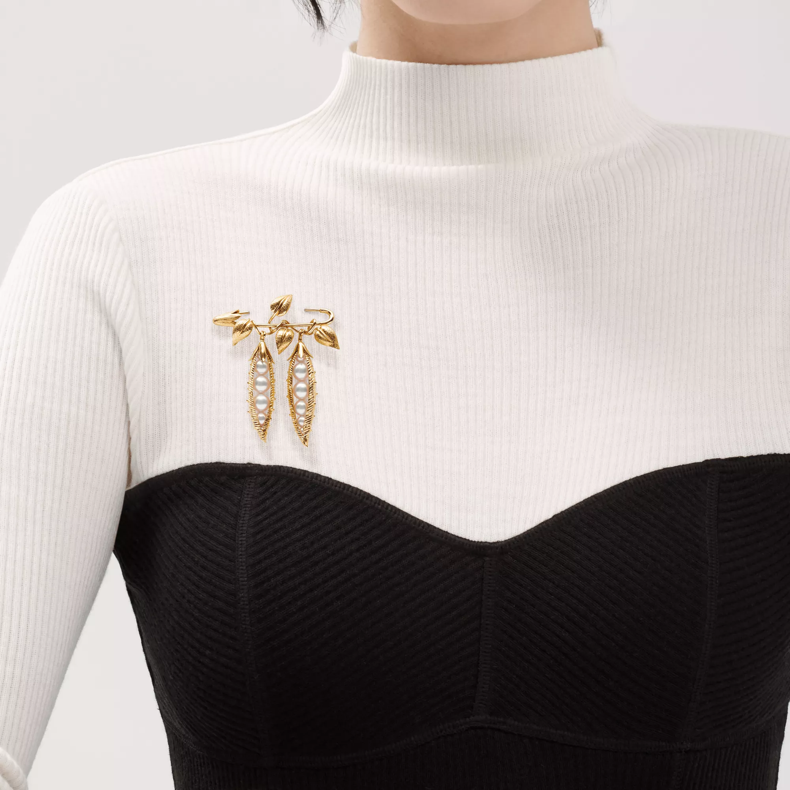 Peapod Brooch in Yellow Gold with Cultured Pearls