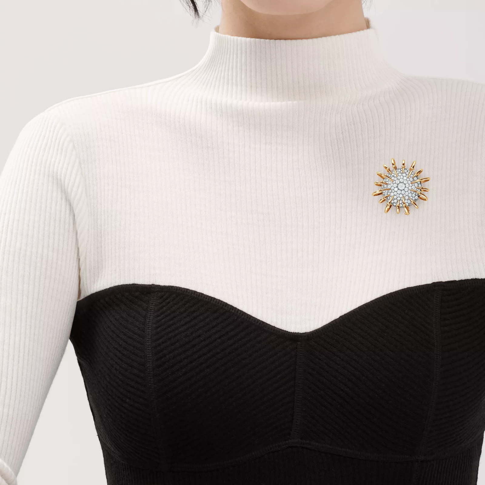 Brooch in Yellow Gold and Platinum with Diamonds
