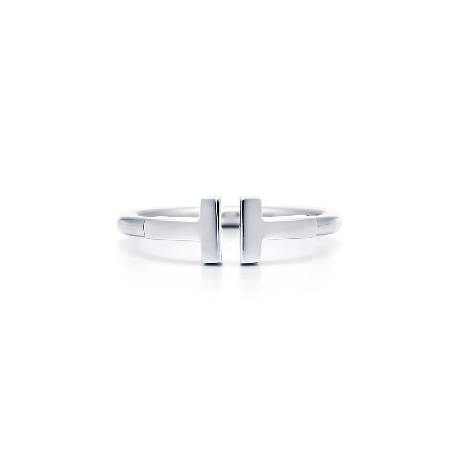 Wire Ring in White Gold