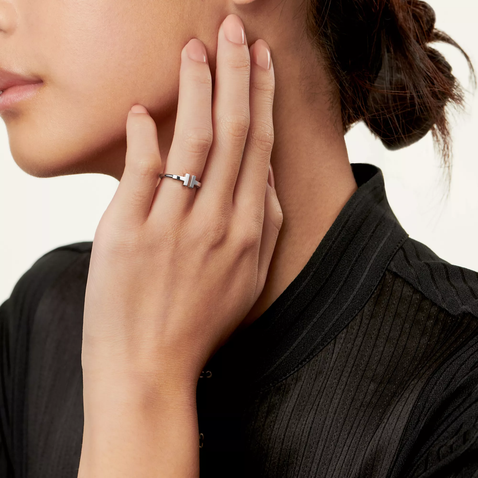 Wire Ring in White Gold