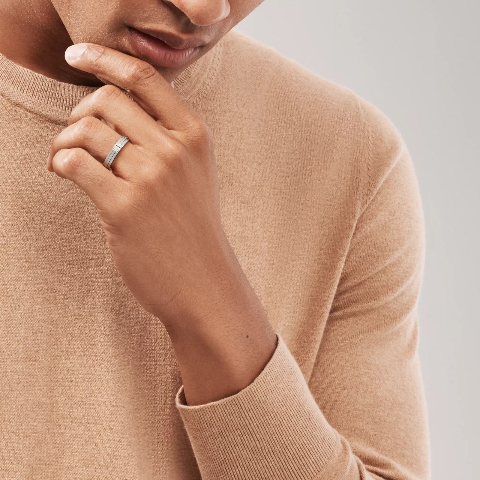 Narrow Ring in White Gold