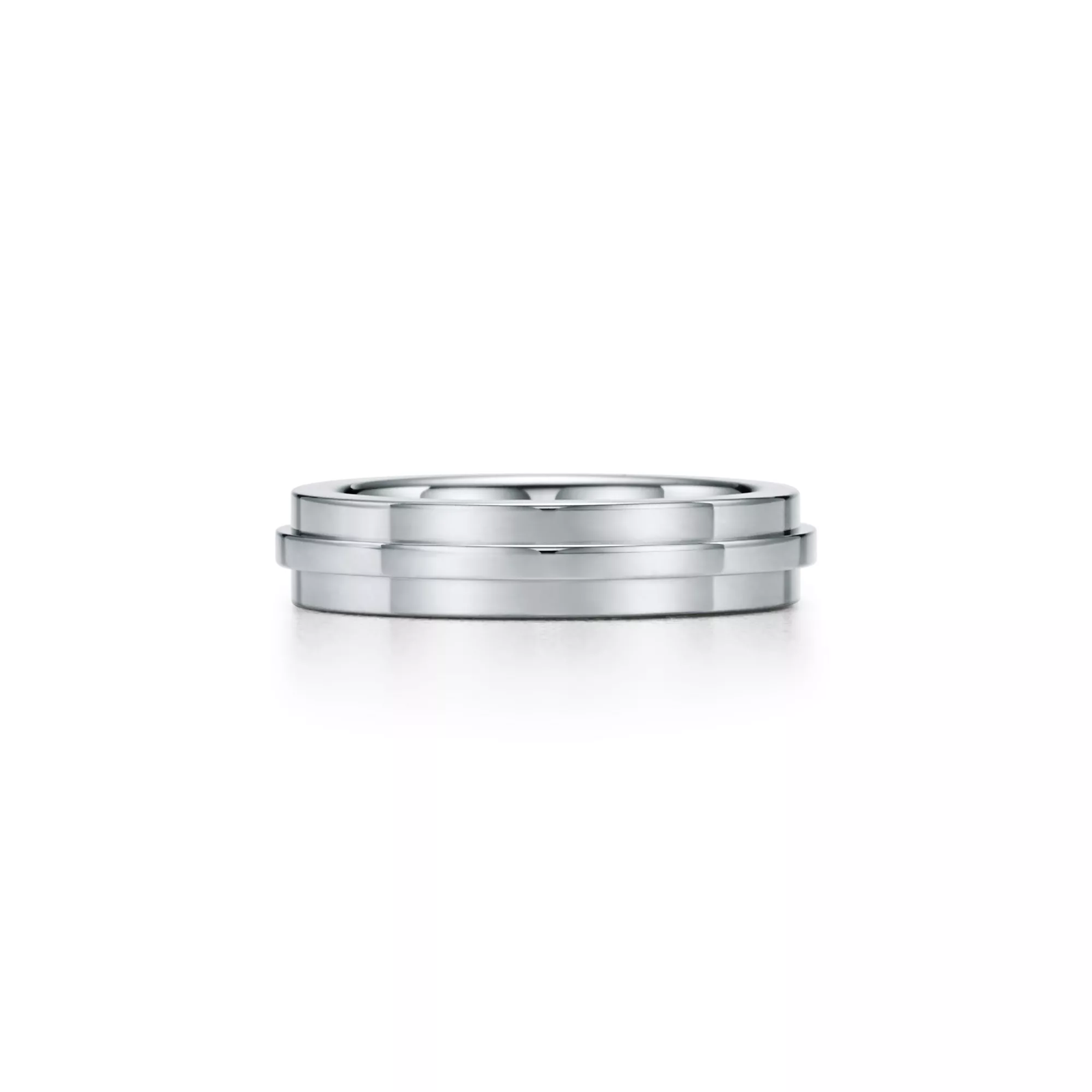Narrow Ring in White Gold