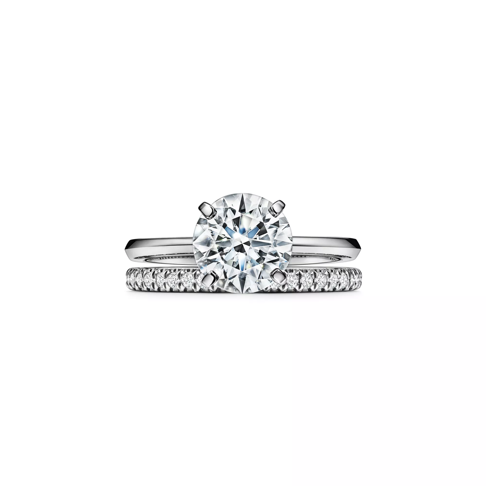 Engagement Ring with a Round Brilliant Diamond