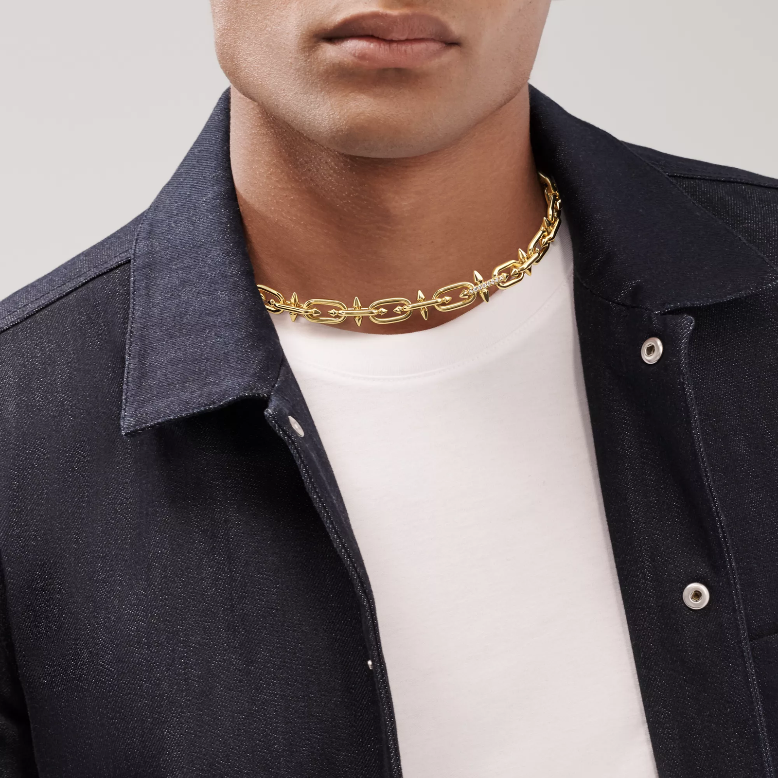 Clasp Necklace in Gold with Diamonds