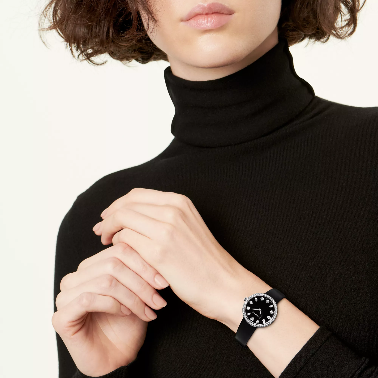 32 mm Round Watch in White Gold with Diamonds