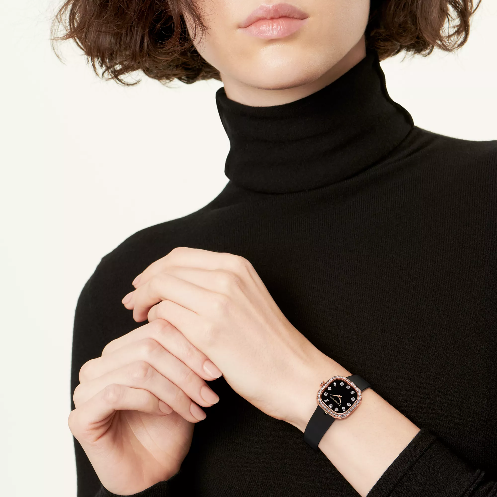 28 MM Cushion-shaped Watch in Rose Gold with Diamonds