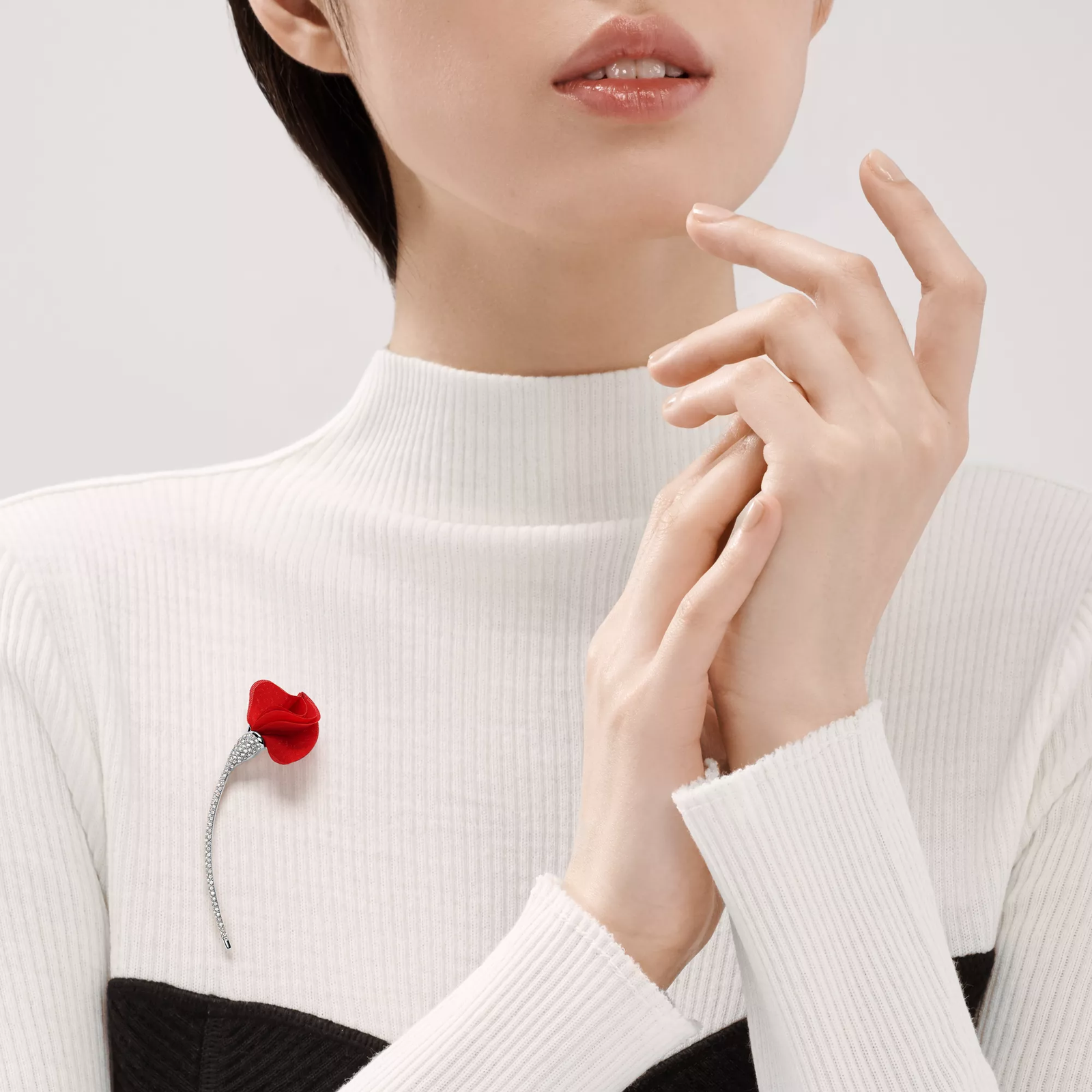 Amapola Brooch in Platinum with Diamonds and Red Silk