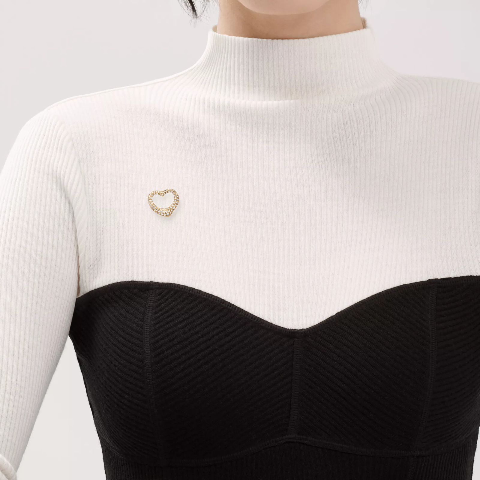 Open Heart Brooch in Yellow Gold with Pave Diamonds