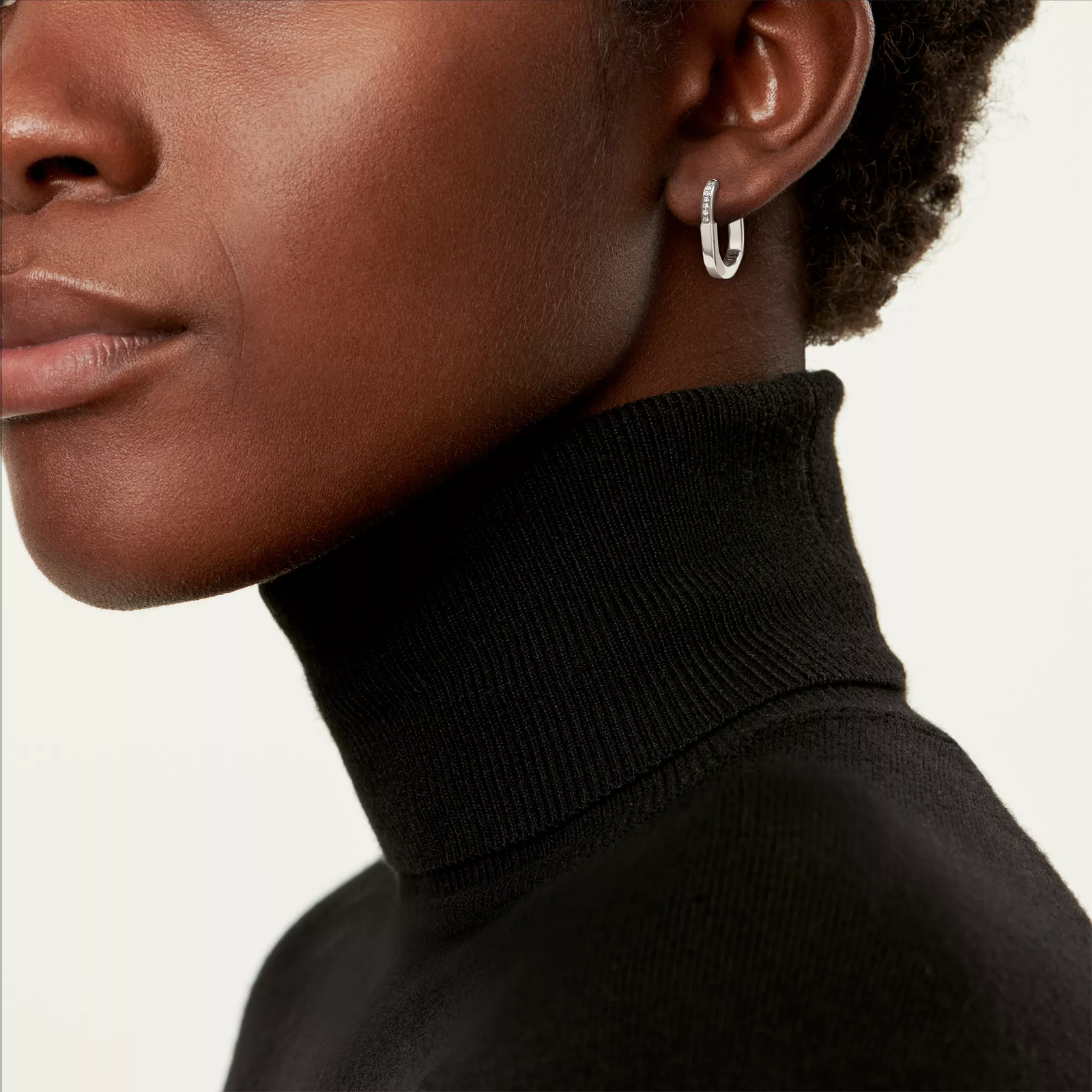 Small Earrings in White Gold with Diamonds