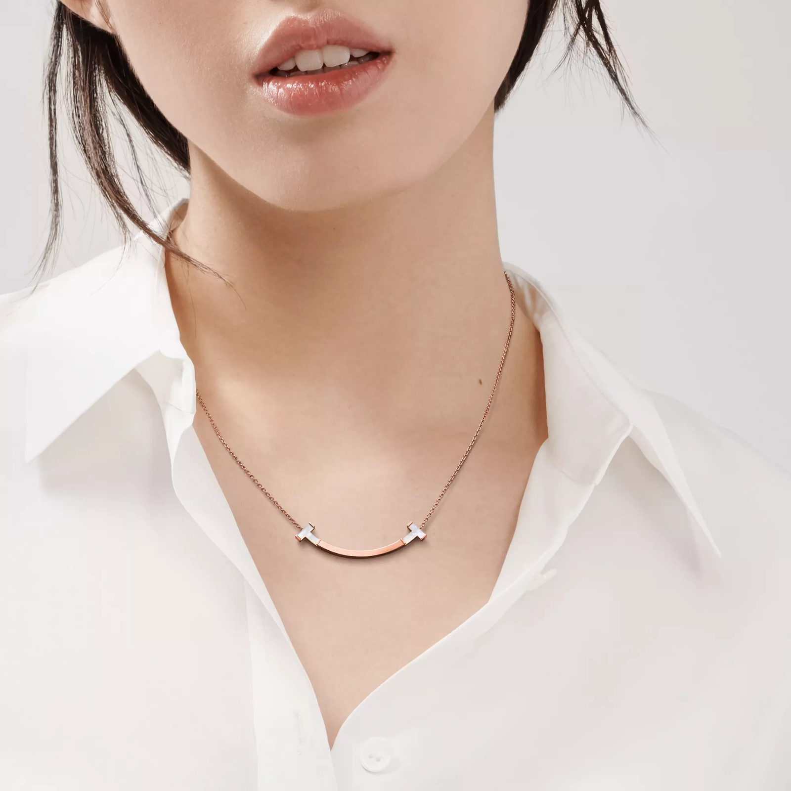 Smile Medium Pendant in Rose Gold with White Mother-of-pearl